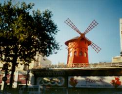 MOULIN ROUGE